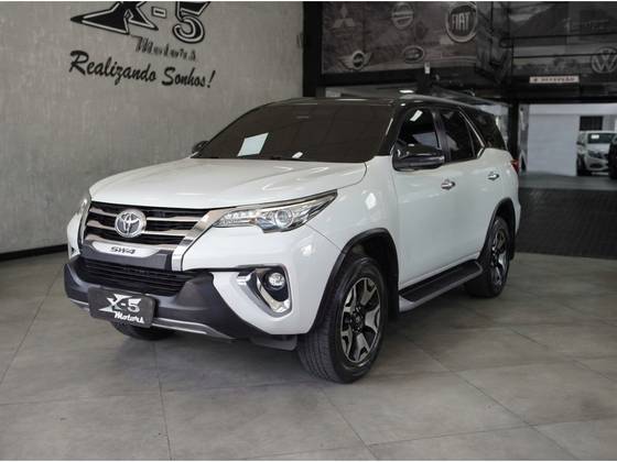 TOYOTA HILUX SW4 2.8 SRX DIAMOND 4X4 7 LUGARES 16V TURBO INTERCOOLER DIESEL 4P AUTOMÁTICO TOYOTA HILUX SW4 2.8 SRX DIAMOND 4X4 7 LUGARES 16V TURBO INTERCOOLER DIESEL 4P AUTOMÁTICO